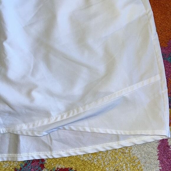 EXCELLENT CONDITION WOMEN’S MEDIUM GREG NORMAN WHITE SKORT - Picture 9 of 10